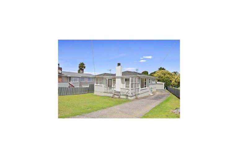 Photo of property in 121 Vodanovich Road, Te Atatu South, Auckland, 0610