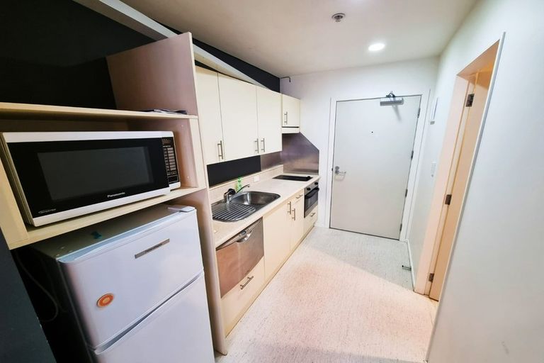 Photo of property in Terrace Heights Apartments, 2/163p The Terrace, Wellington Central, Wellington, 6011