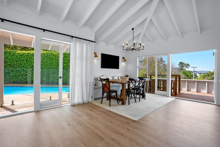 Photo of property in 7 Parr Terrace, Castor Bay, Auckland, 0620