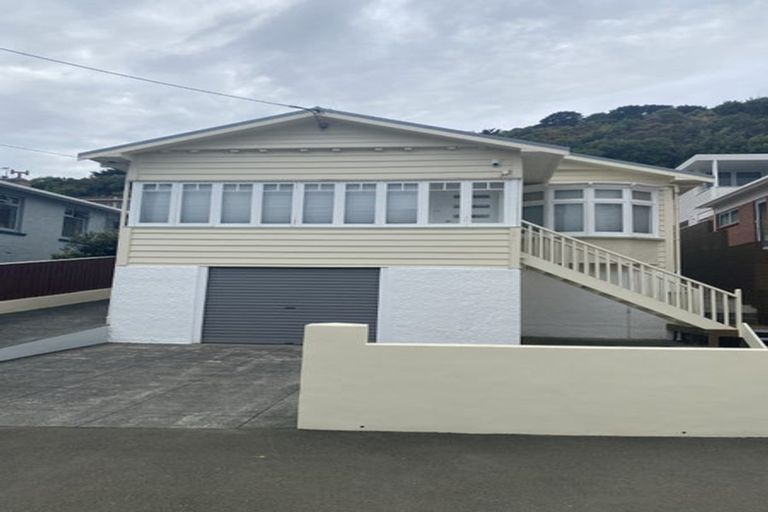 Photo of property in 230 The Esplanade, Island Bay, Wellington, 6023