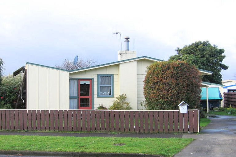 Photo of property in 104 Ruamahanga Crescent, Terrace End, Palmerston North, 4410