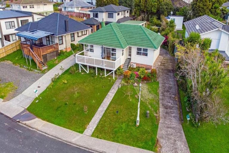 Photo of property in 63 Divich Avenue, Te Atatu South, Auckland, 0610