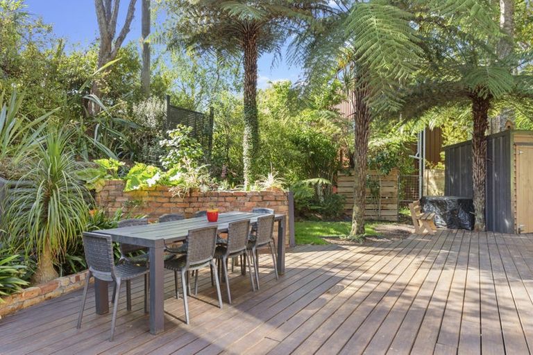 Photo of property in 104 Konini Road, Titirangi, Auckland, 0604