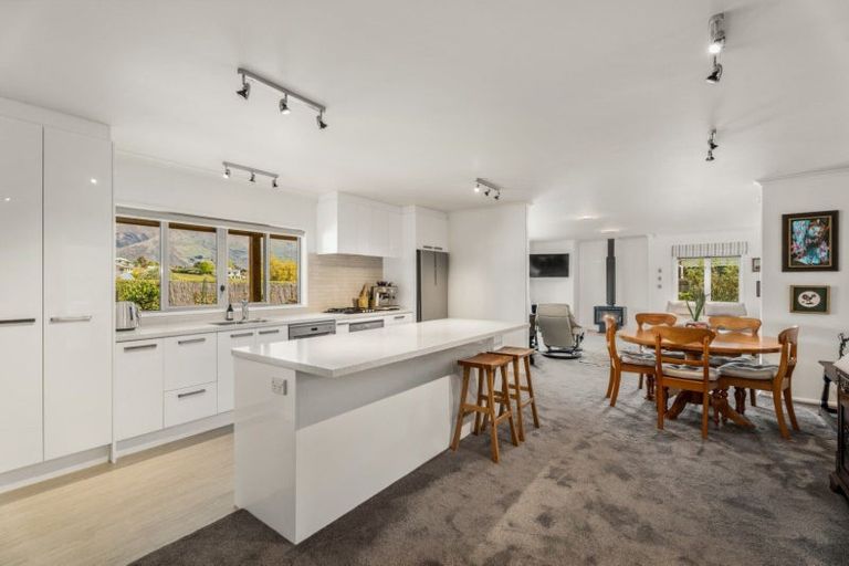 Photo of property in 115 Kings Drive, Wanaka, 9305