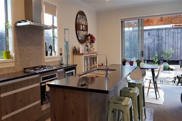 Photo of property in 7 Touhou Road, Hobsonville, Auckland, 0618