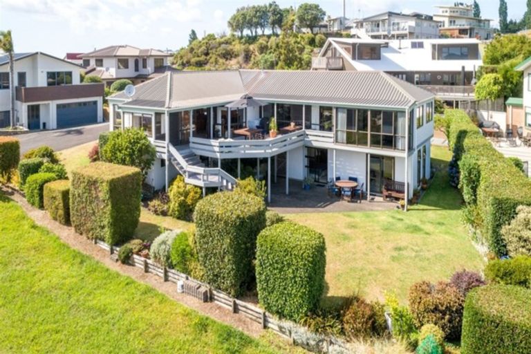 Photo of property in 136 Tirohanga Drive, Whangamata, 3620
