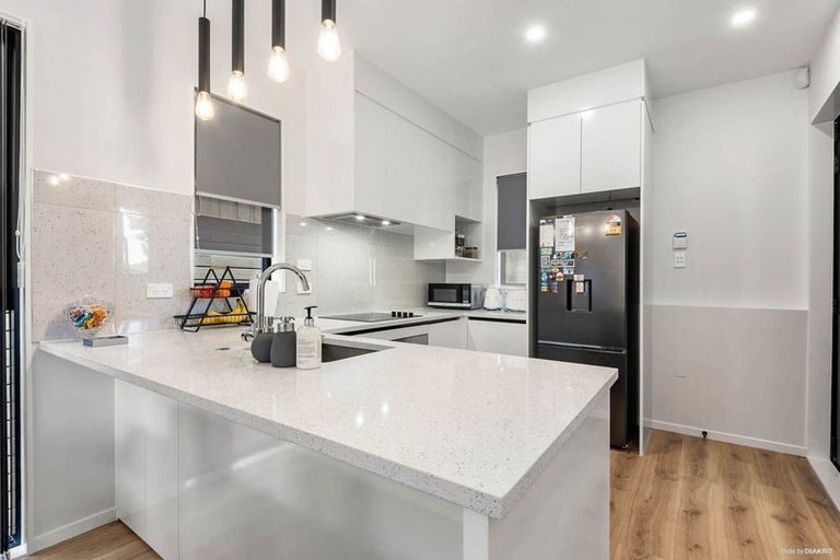 Photo of property in 8b Hobart Crescent, Wattle Downs, Auckland, 2103