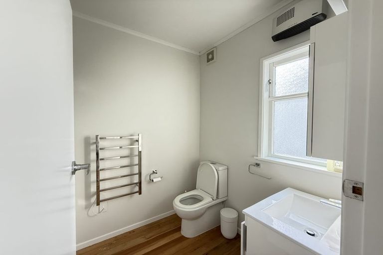 Photo of property in 143 Townsend Road, Miramar, Wellington, 6022