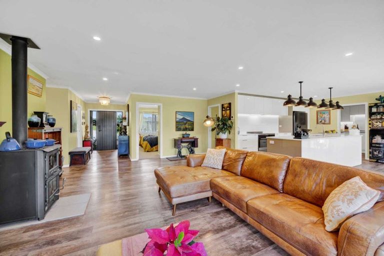 Photo of property in 2 Te Ara Karoiroa Road, 4374
