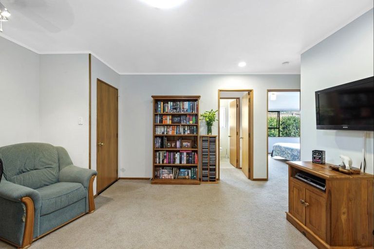 Photo of property in 24 Maygrove Drive, Orewa, 0931