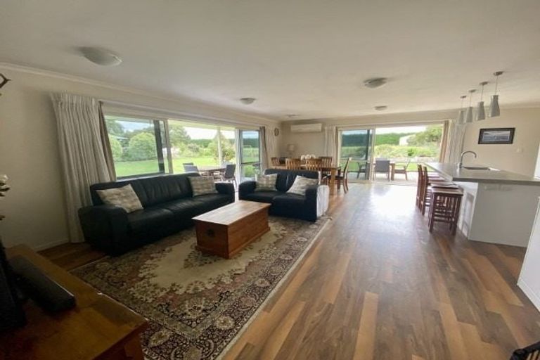 Photo of property in 4 Camellia Lane, Carterton, 5713