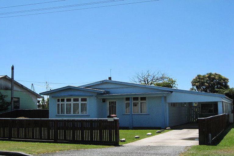 Photo of property in 1 Gladstone Street, Westport, 7825