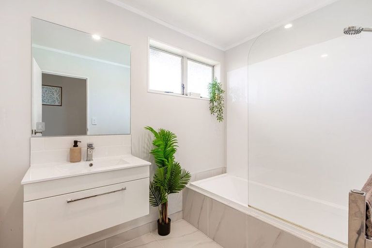 Photo of property in 41 Cleat Street, Whitby, Porirua, 5024