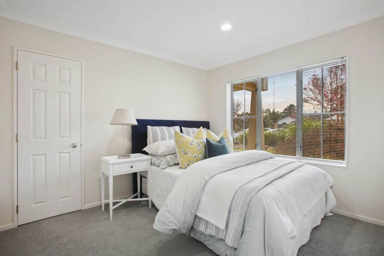 Photo of property in 11 Conacher Close, East Tamaki Heights, Auckland, 2016