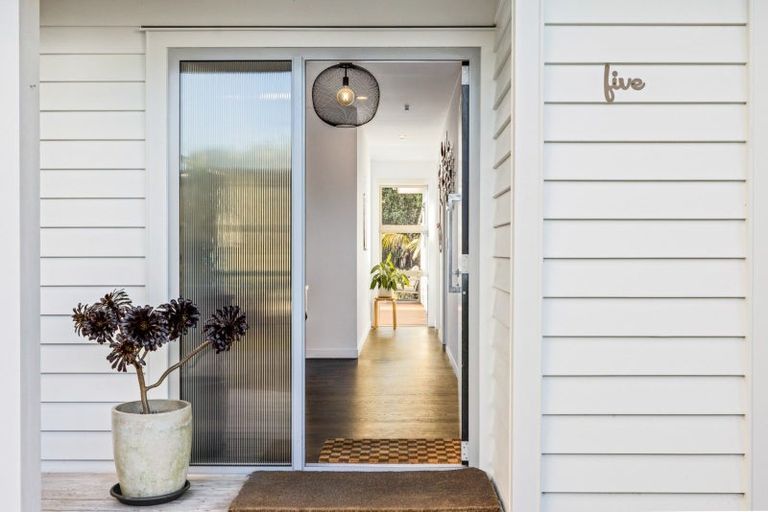 Photo of property in 5 Wrybill Way, Point Wells, Warkworth, 0986