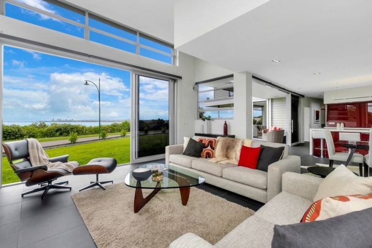 Photo of property in 7 Karemoana Drive, Te Atatu Peninsula, Auckland, 0610