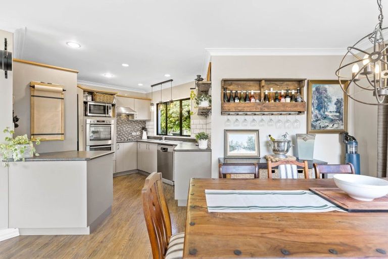 Photo of property in 33 Greenfield Drive, Western Heights, Hamilton, 3200