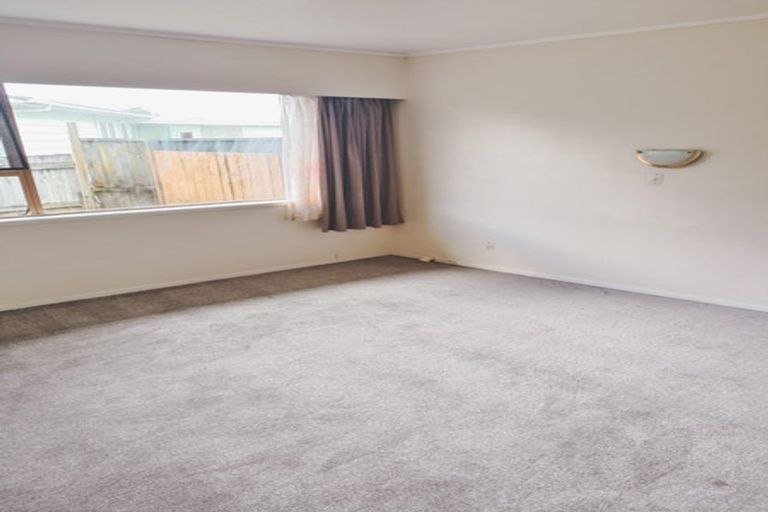 Photo of property in 1/40 Halberg Street, Glenfield, Auckland, 0629