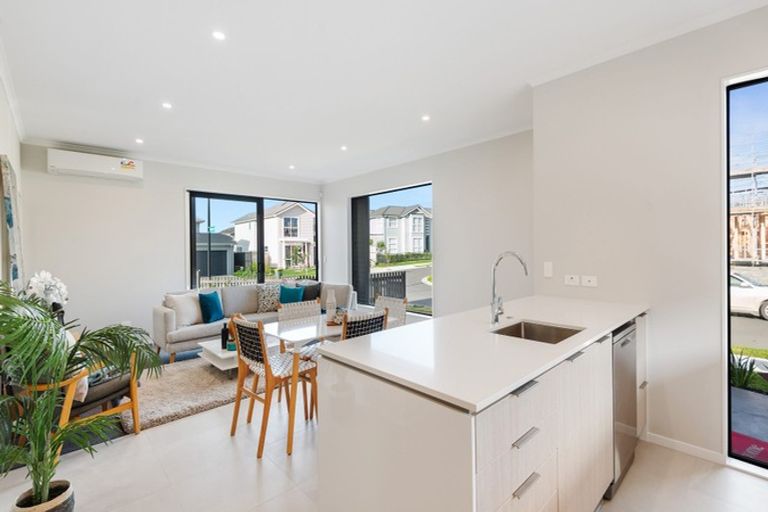 Photo of property in 2 Kuparu Lane, Red Beach, 0932