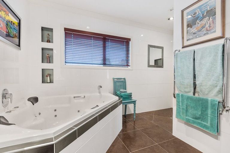 Photo of property in 4 Kororako Grove, Whalers Gate, New Plymouth, 4310