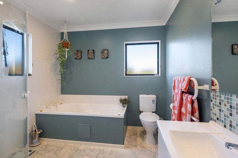 Photo of property in 5 Ridley Green, Churton Park, Wellington, 6037