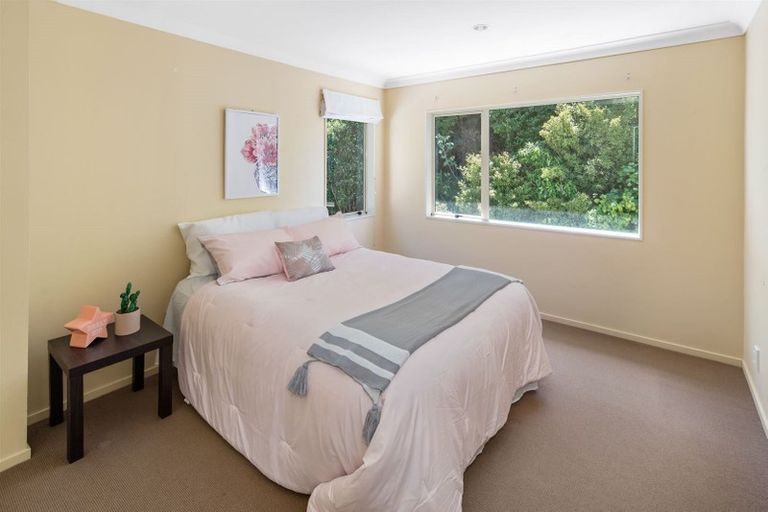 Photo of property in 6 Chippenham Grove, Churton Park, Wellington, 6037