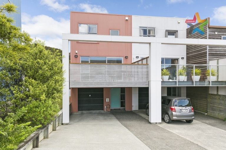 Photo of property in 68 Saddleback Grove, Karori, Wellington, 6012