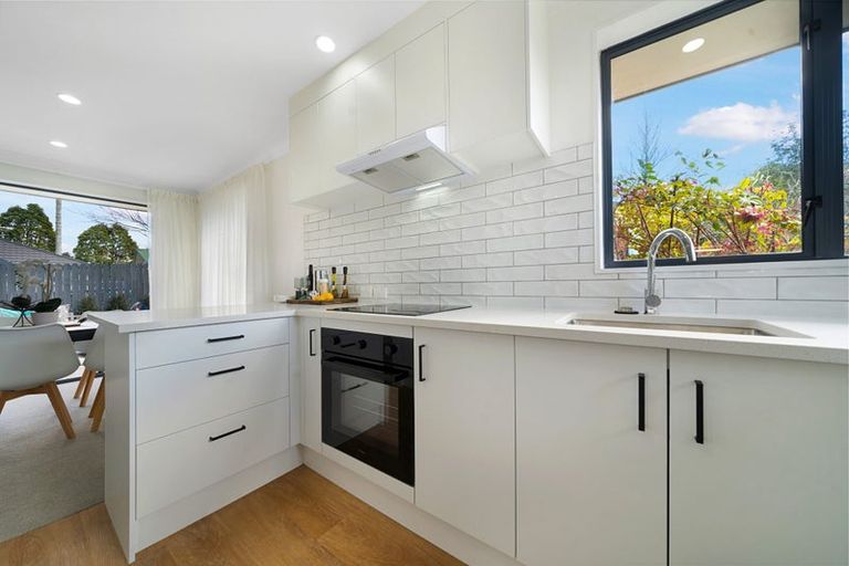 Photo of property in 8 Coupland Court, Glendene, Auckland, 0602