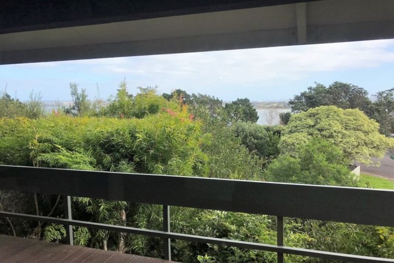 Photo of property in 1/39 Brigantine Drive, Beach Haven, Auckland, 0626