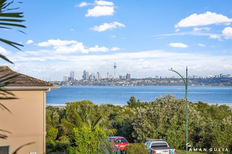 Photo of property in 8 Waikura Drive, Te Atatu Peninsula, Auckland, 0610