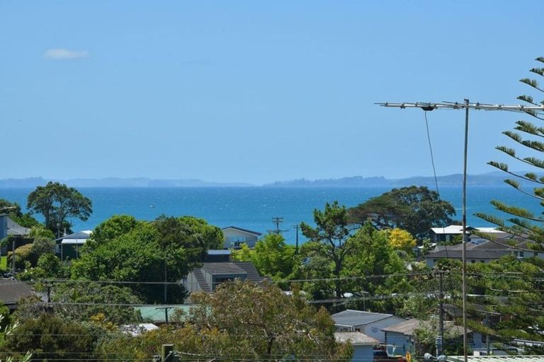 Photo of property in 23b Holiday Road, Stanmore Bay, Whangaparaoa, 0932