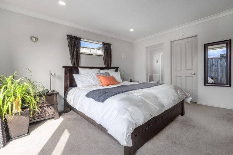 Photo of property in 31 Staithes Drive North, Whitby, Porirua, 5024
