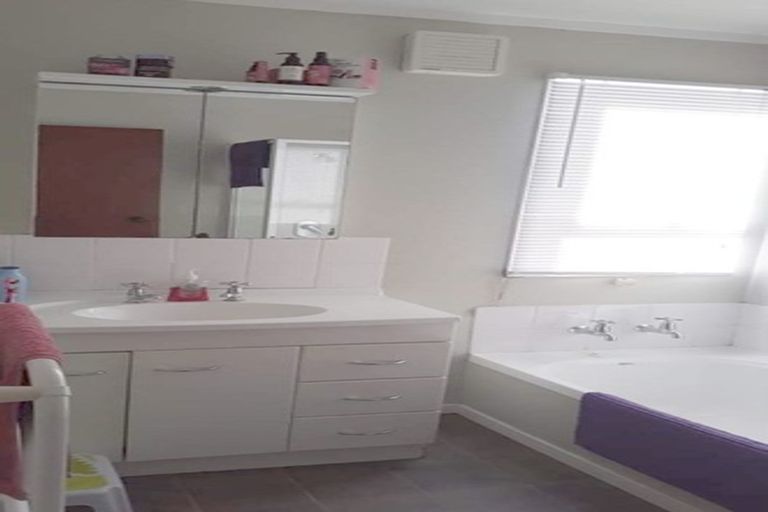 Photo of property in 35a Chorley Grove, Churton Park, Wellington, 6037