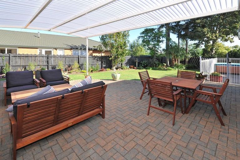 Photo of property in 15 Longford Park Drive, Takanini, 2112