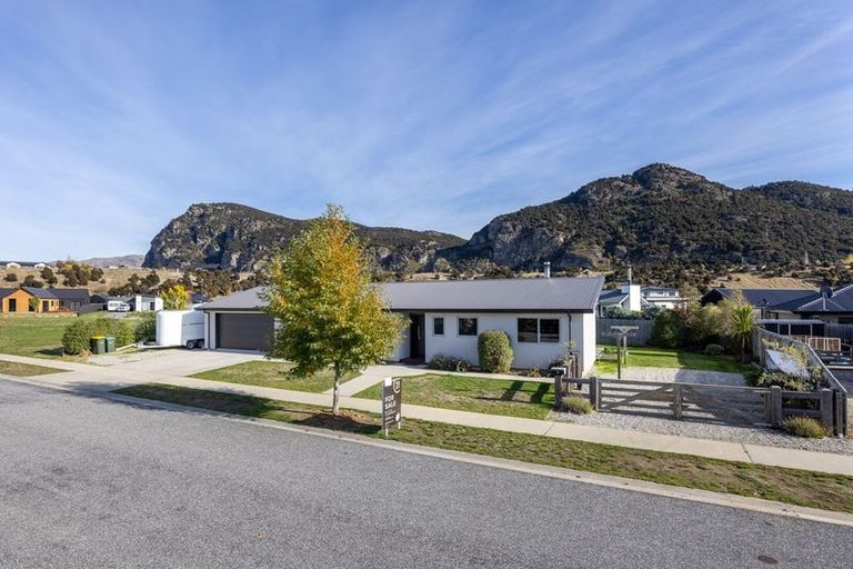 Photo of property in 4 Kingfisher Crescent, Albert Town, Wanaka, 9305