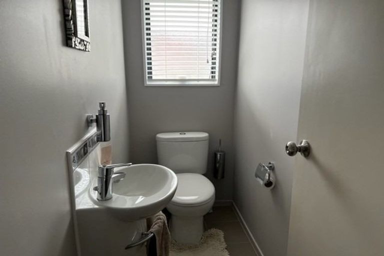 Photo of property in 3/77 Konini Road, Titirangi, Auckland, 0604