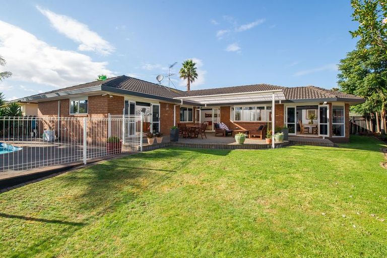 Photo of property in 15 Longford Park Drive, Takanini, 2112