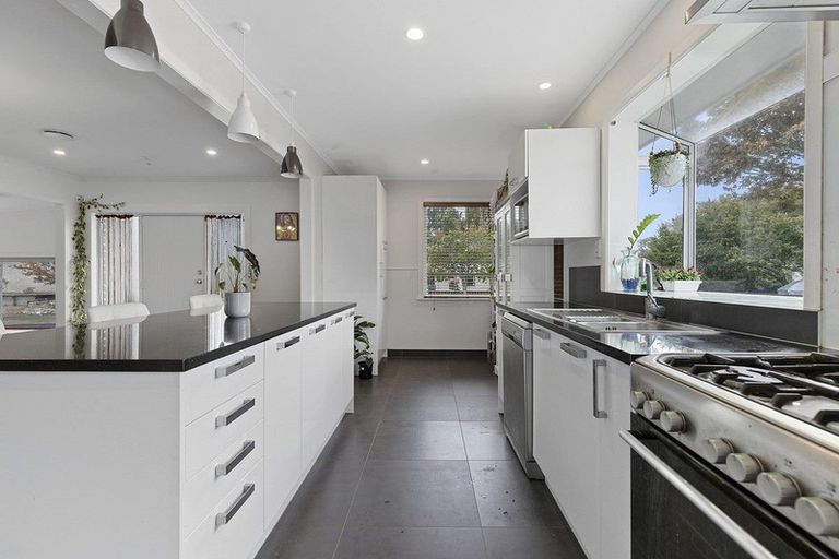 Photo of property in 6 Parkdale Place, Glenview, Hamilton, 3206