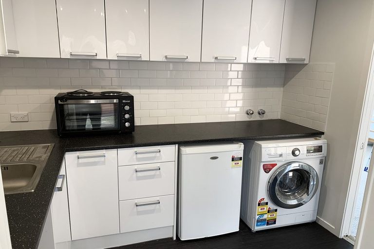 Photo of property in 1/18 Glenwood Avenue, Birkenhead, Auckland, 0626