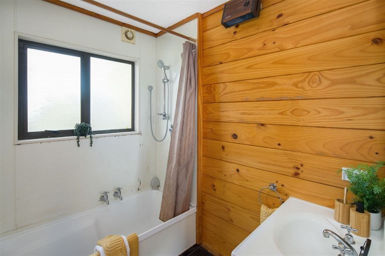 Photo of property in 44a Bassett Road, Johnsonville, Wellington, 6037