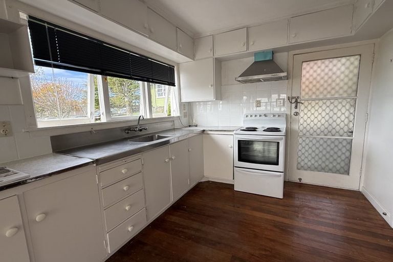 Photo of property in 12 Mason Street, New Lynn, Auckland, 0600