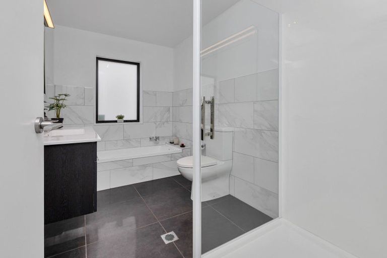 Photo of property in 11 Waitemata Drive, One Tree Point, 0118