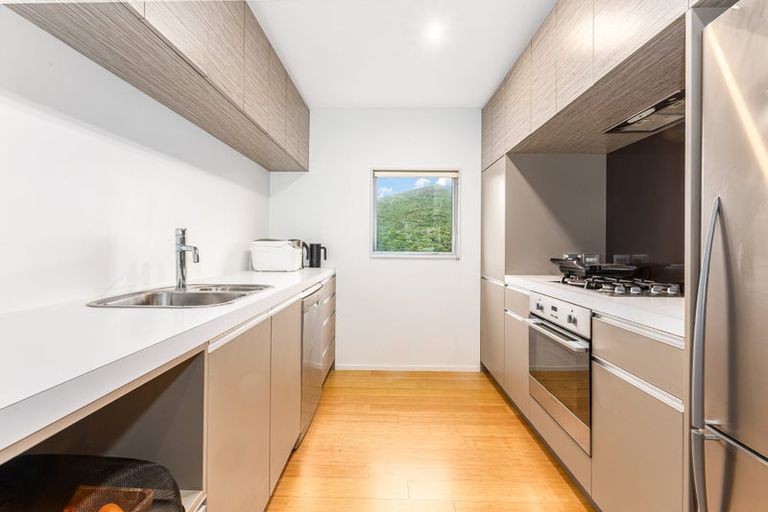 Photo of property in 77 Saddleback Grove, Karori, Wellington, 6012