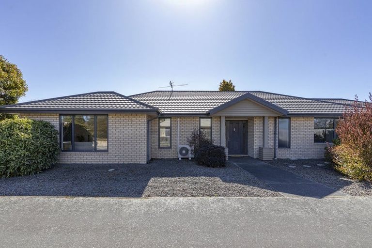 Photo of property in 6 Zuppicich Lane, Woodend, 7610