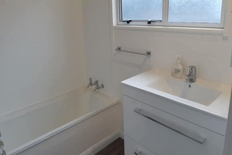 Photo of property in 26 Paynters Avenue, Strandon, New Plymouth, 4312