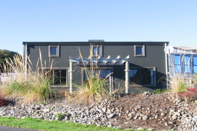 Photo of property in 11 Frimley Terrace, Waikanae Beach, Waikanae, 5036