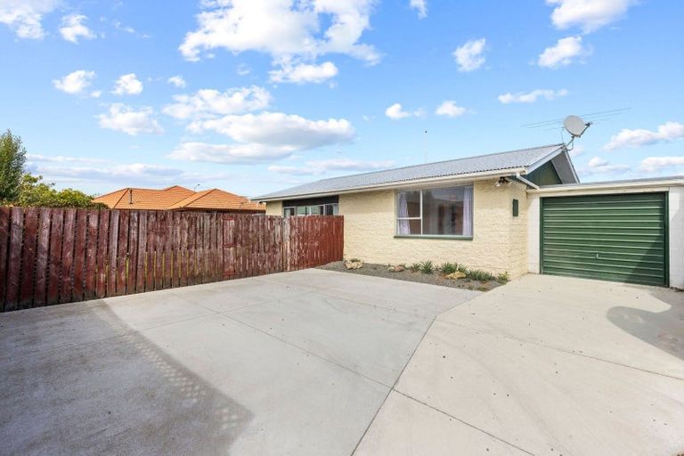 Photo of property in 1/123a Queenspark Drive, Parklands, Christchurch, 8083