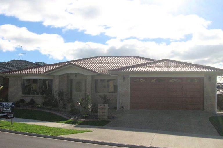 Photo of property in 9 Fairford Avenue, Henderson, Auckland, 0612