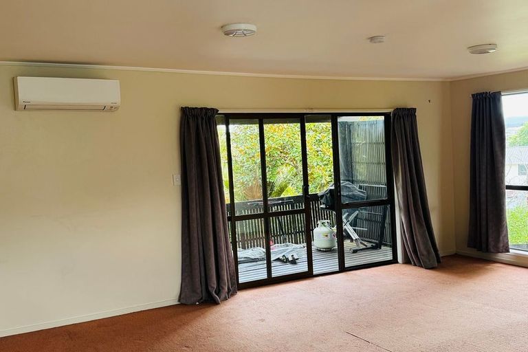 Photo of property in 4 Moxham Grove, Massey, Auckland, 0614