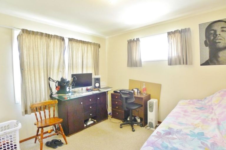 Photo of property in 5 Sunvue Road, Glen Eden, Auckland, 0602